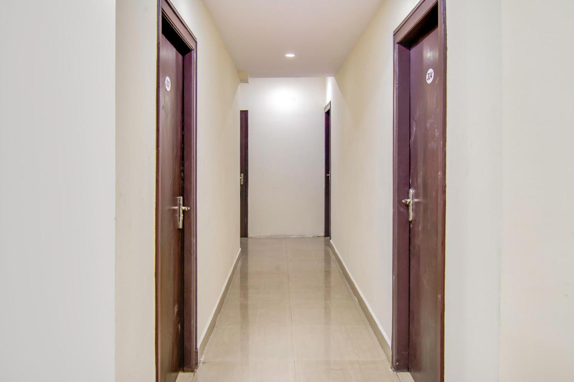 Vijayawāda Oyo Akshaya Inn מראה חיצוני תמונה